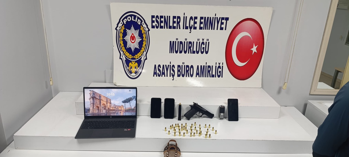 Polis operasyonunda çatıdan yan binaya atlayan firari Esenler'de yakalandı