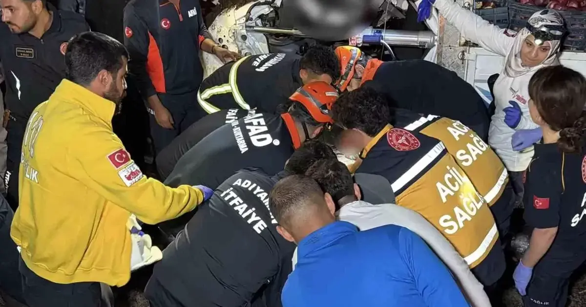 Kamyonet traktöre arkadan çarptı: 1 ölü, 1 yaralı