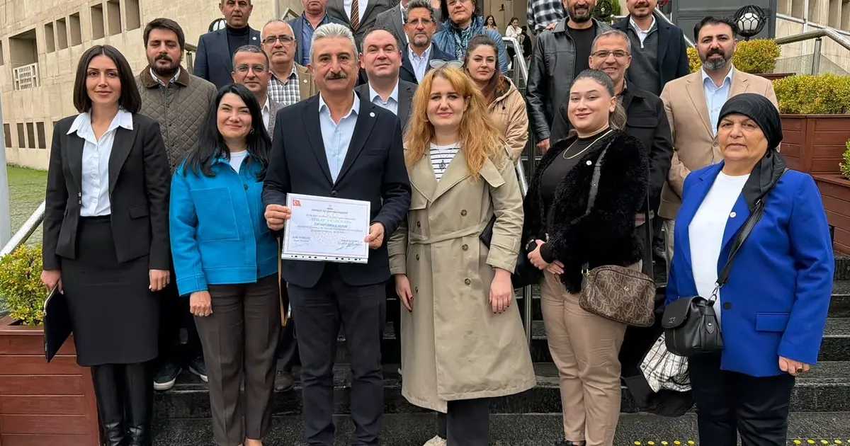 Yeni Parti Bursa İl Başkanı Yeşiltaş mazbatasını aldı