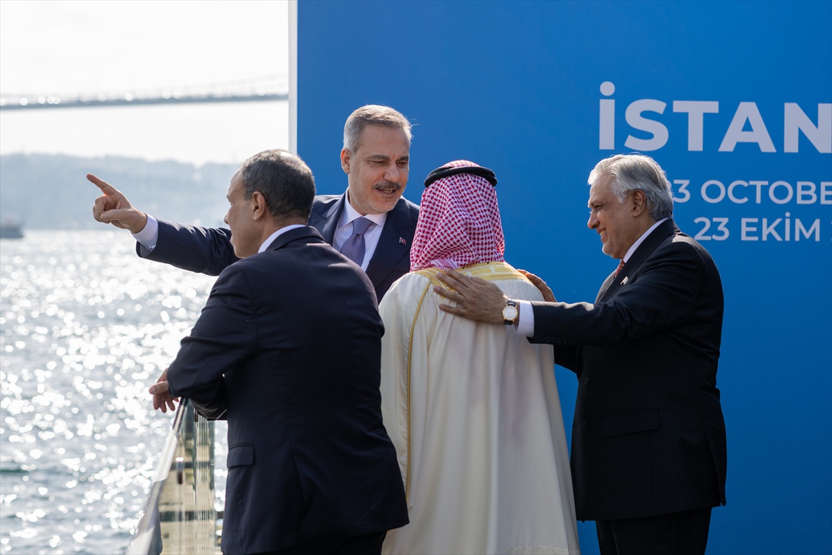 Türkiye, Mısır, Pakistan ve Suudi Arabistan dışişleri bakanları İstanbul'da toplandı