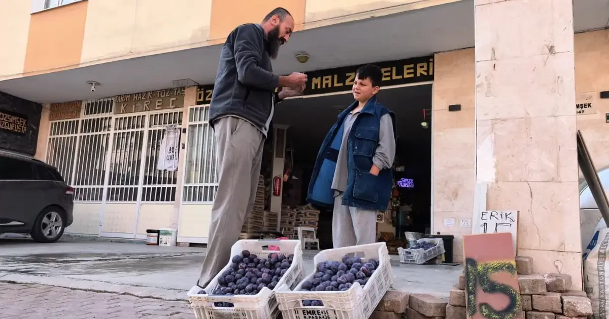 İnegöl’de 10 ton eriği elinde kaldı! Çözümü sosyal medyada buldu