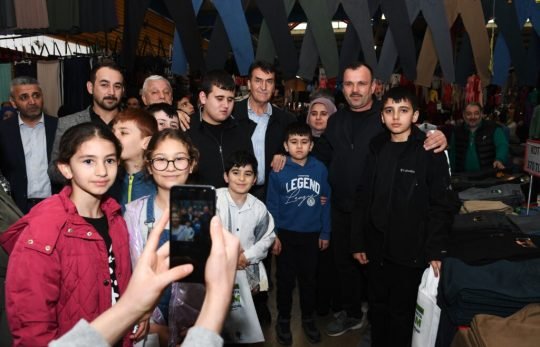 DÜNDAR SEVGİSİ PAZARA SIĞMADI