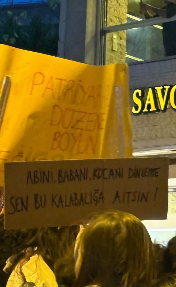 5. "Abini, babanı, kocanı dinleme. Sen bu kalabalığa aitsin!"