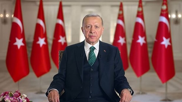 Kadınların önünün AKP döneminde her yönden açıldığını söyleyen Erdoğan, tarihsel sürece değindi.