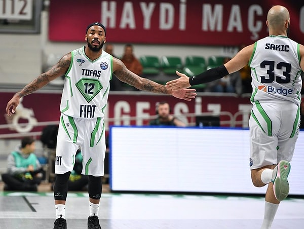 5 sezon Basketbol Süper Lig'inde forma giymişti.