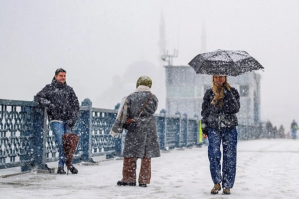 İstanbul için 18 Mart-23 Mart tarihleri arasında sıcaklıkların mevsim normallerinin 6-8 derece altında seyredeceği öngörülüyor.