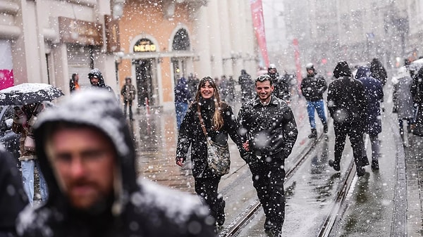 Güneşli günlerin sonu görünüyor. Soğuk hava tekrar etkisini gösterecek.