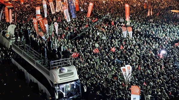 CHP Genel Başkanı Özgür Özel, İçişleri ve Adalet Bakanları'na cevap verdi.