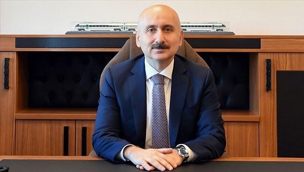 Adil Karaismailoğlu'nun Kariyer Hayatı ve Siyasi Kimliği