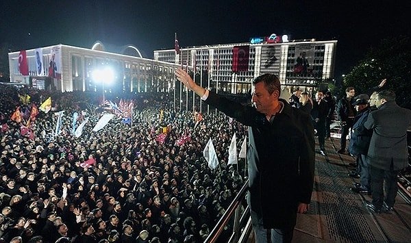CHP Genel Başkanı Özgür Özel, 23 Mart'ta yapılacak cumhurbaşkanı adayı belirleme ön seçimine dair hem partililere hem de partiden olmayanlara seslenmişti.