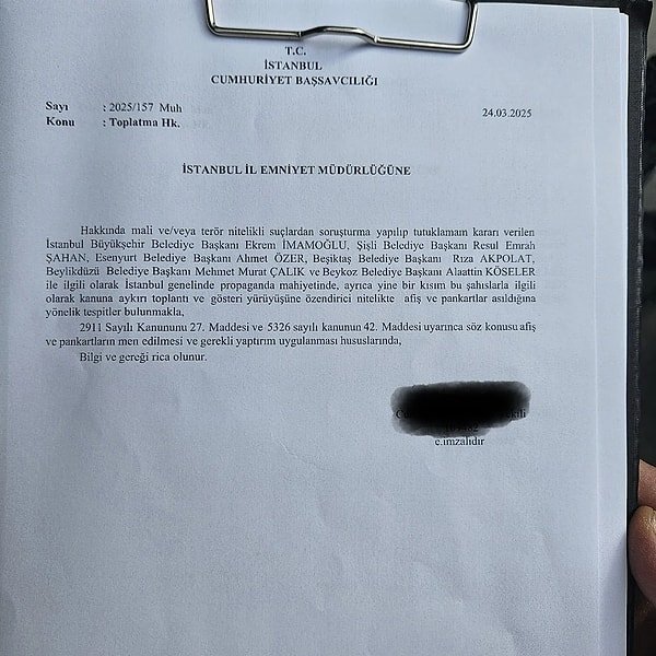Valilik, afiş ve pankartların asılması halinde de yaptırım uygulanacağı belirtti. Resmi belgeyi sosyal medya hesabından payalaşan CHP İstanbul İl Başkanı Özgür Çelik, karara tepki gösterdi.