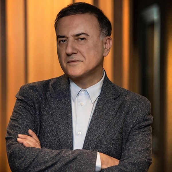 Sanatçıların ardından ünlü edebiyatçılar da ortak bir bildiriyle tepkisini gösterdi.