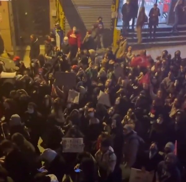 Geçtiğimiz haftadan bu yana yaşanan süreçte birçok ilginç görüntüye şahit olduk.
