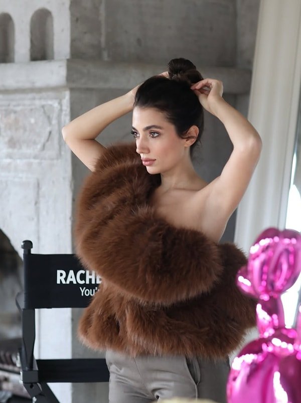 Üç gün boyunca sessizliğini koruyan influencer Rachel Araz, sosyal medyada yaptığı destek paylaşımlarıyla dikkat çekti.
