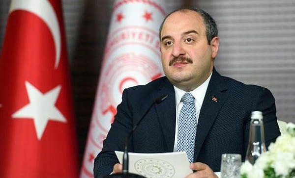 Dün gece Mustafa Varank, bir grup AKP’li milletvekili ile birlikte, Ankara’da bir Espressolab şubesine giderek paylaşımda bulundu.