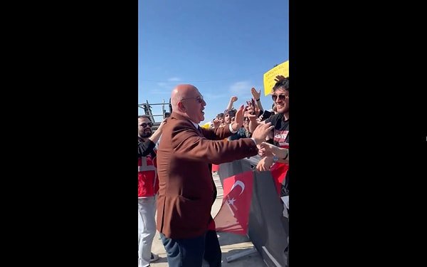 Gençler, bu süreçte siyasi liderlerin kendilerinin yanında olmasını arzuladı. Mahmut Tanal, bu dönemde birçok etkinlikte gençlerle bir araya geldi.