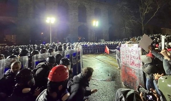 Ülke genelinde süregelen protestolar esnasında, eylemlere katılan birçok kişi gözaltına alındı ve bir kısmı tutuklandı.