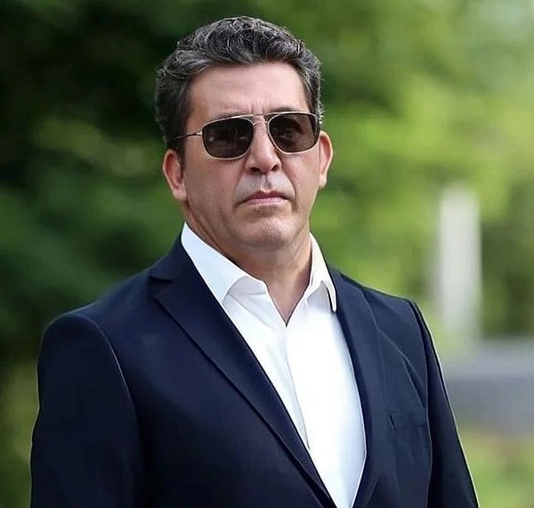 Bu sırada tüm gözler de Emre Kınay'a çevrilmişti. Gökhan Ünver'in Emre Kınay'ın kurucusu olduğu Duru Tiyatro'daki gösterilerinin akıbeti merak ediliyordu.