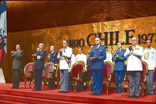 Cuntalar çoğunlukla askeri darbelerle iktidara gelir.