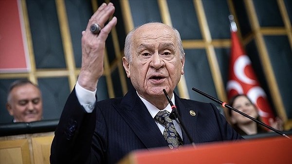 Devlet Bahçeli de yazılı açıklama ile Özgür Özel’i eleştirdi.