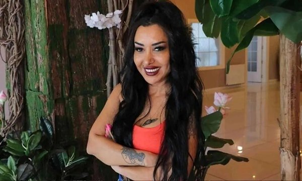 Sinem Çekinmez, çalışanlarının bulunduğu gruba özür mesajı gönderdi. Mesajında şunlara yer verdi: