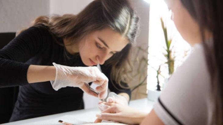 Mankür sonrası kırılmalara son Koruyucu katlar ojeyi bozmuyor, tırnağı güçlendiriyor