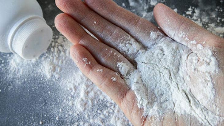 Ağda öncesi süren acı nedir bilmiyor Tüyleri kökten halledin, azıcık pudra yeter