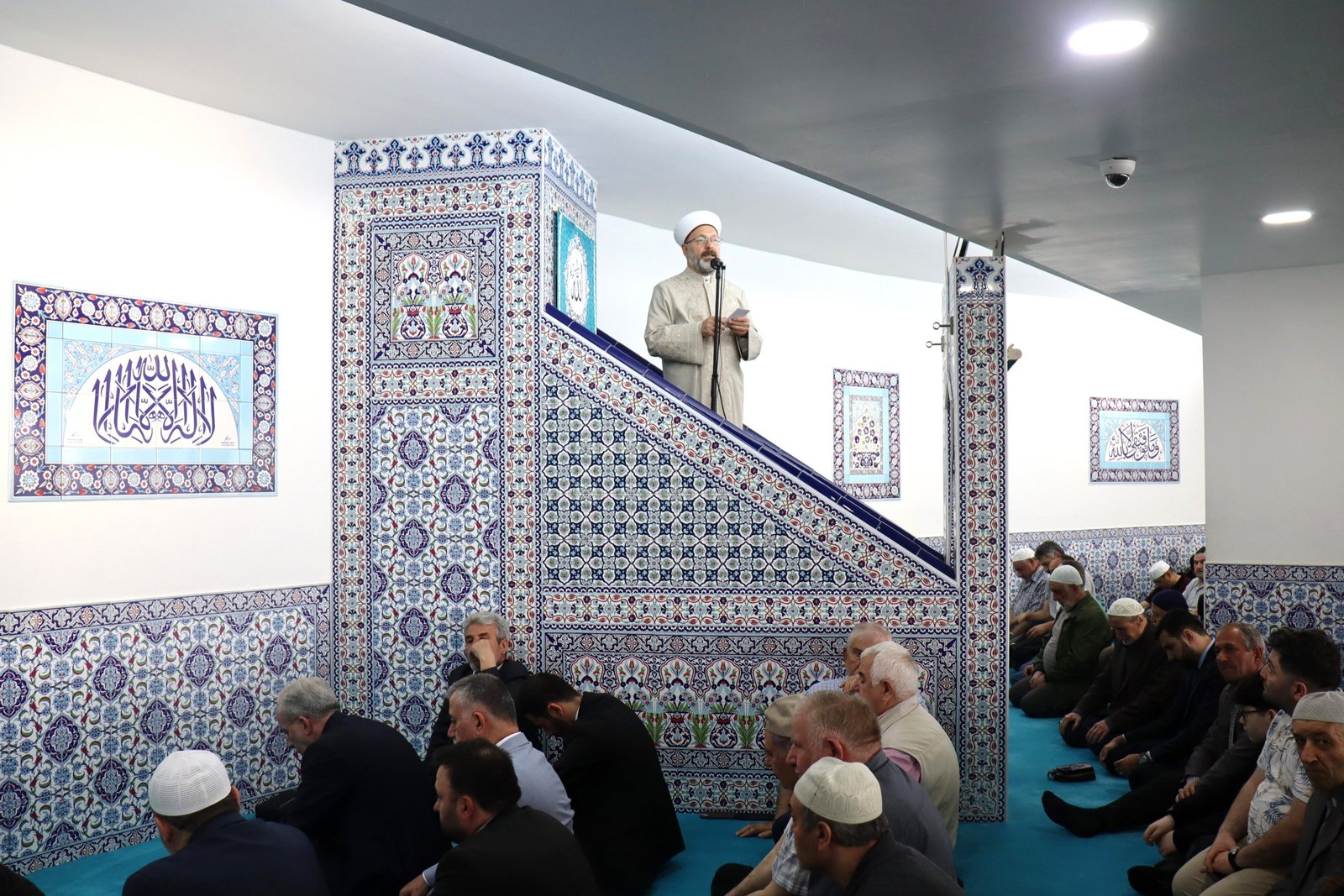 aa-20250502-37826348-37826344-diyanet-isleri-baskani-erbas-viyana-merkez-camisinde-hutbe-irat-etti.jpg