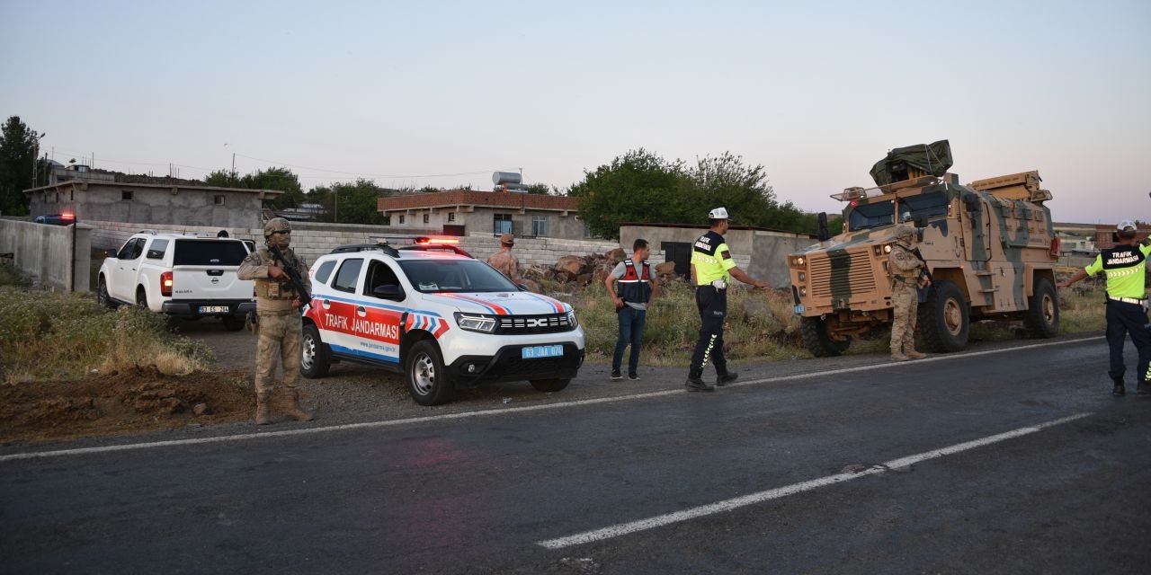 sanliurfada-seyir-halindeki-otomobile-s-752942-222238.jpg