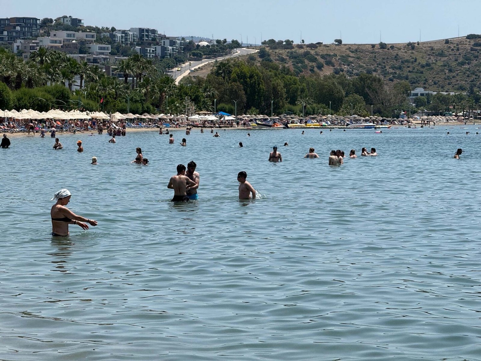 bodrumda-plajlarda-bayram-yogunlugu-753648-222433.jpg