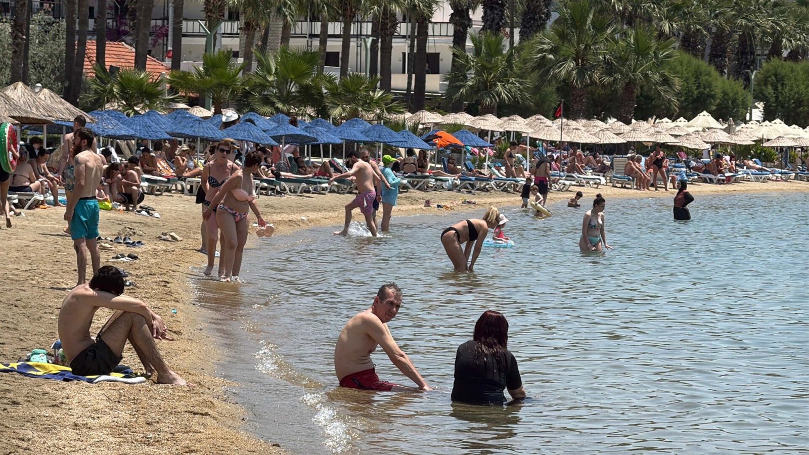 bodrumda-plajlarda-bayram-yogunlugu-753651-222433.jpg