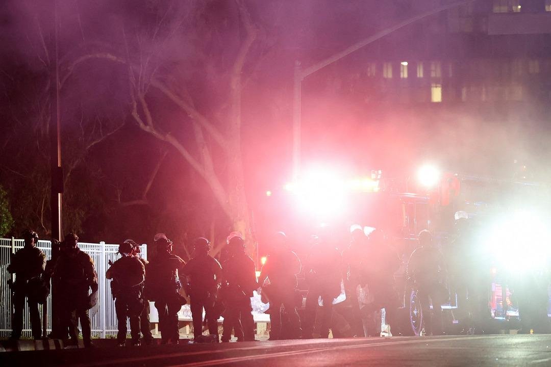 2025-06-09T063115Z_1329061180_RC2UYEAJ75V9_RTRMADP_3_USA-MIGRATION-PROTEST-LOS-ANGELES