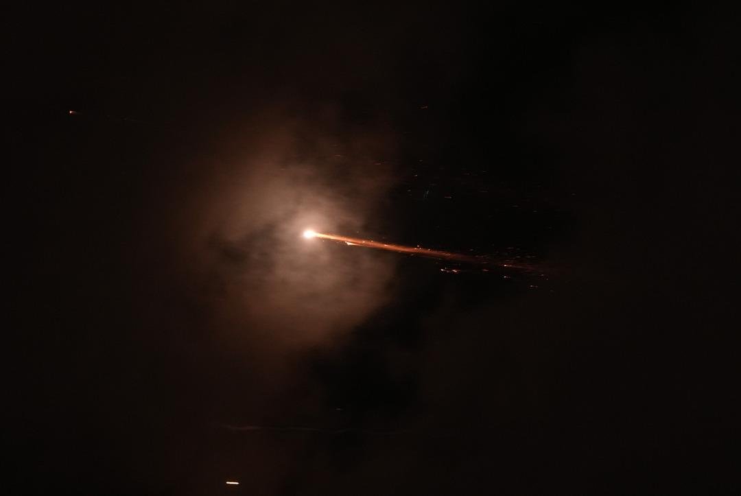 AA-20250616-38291047-38291043-IRAN_ISRAILE_YENIDEN_BALISTIK_FUZE_SALDIRILARINA_BASLADI