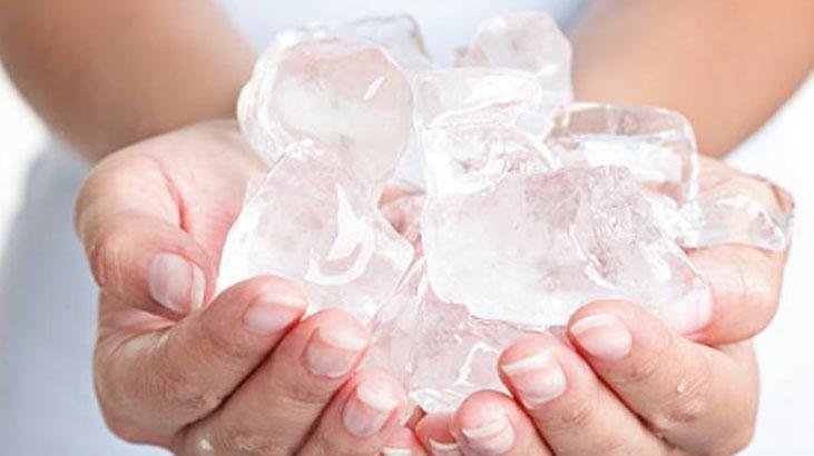 Fondötene elveda Makyajsız parlamak için 1 buz küpü yeter, bebek gibi olacak