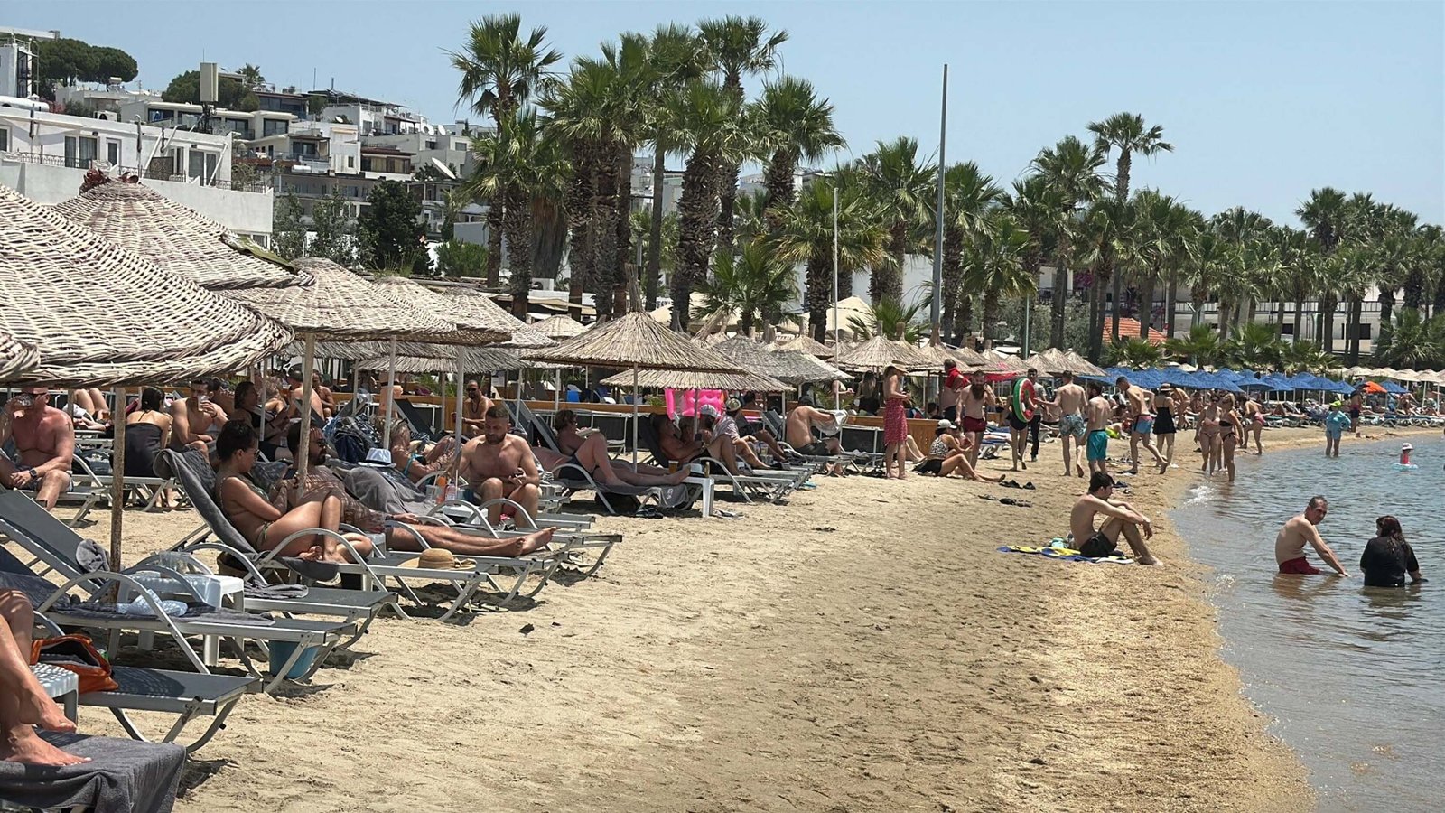 bodrumda-plajlarda-bayram-yogunlugu-753650-222433.jpg