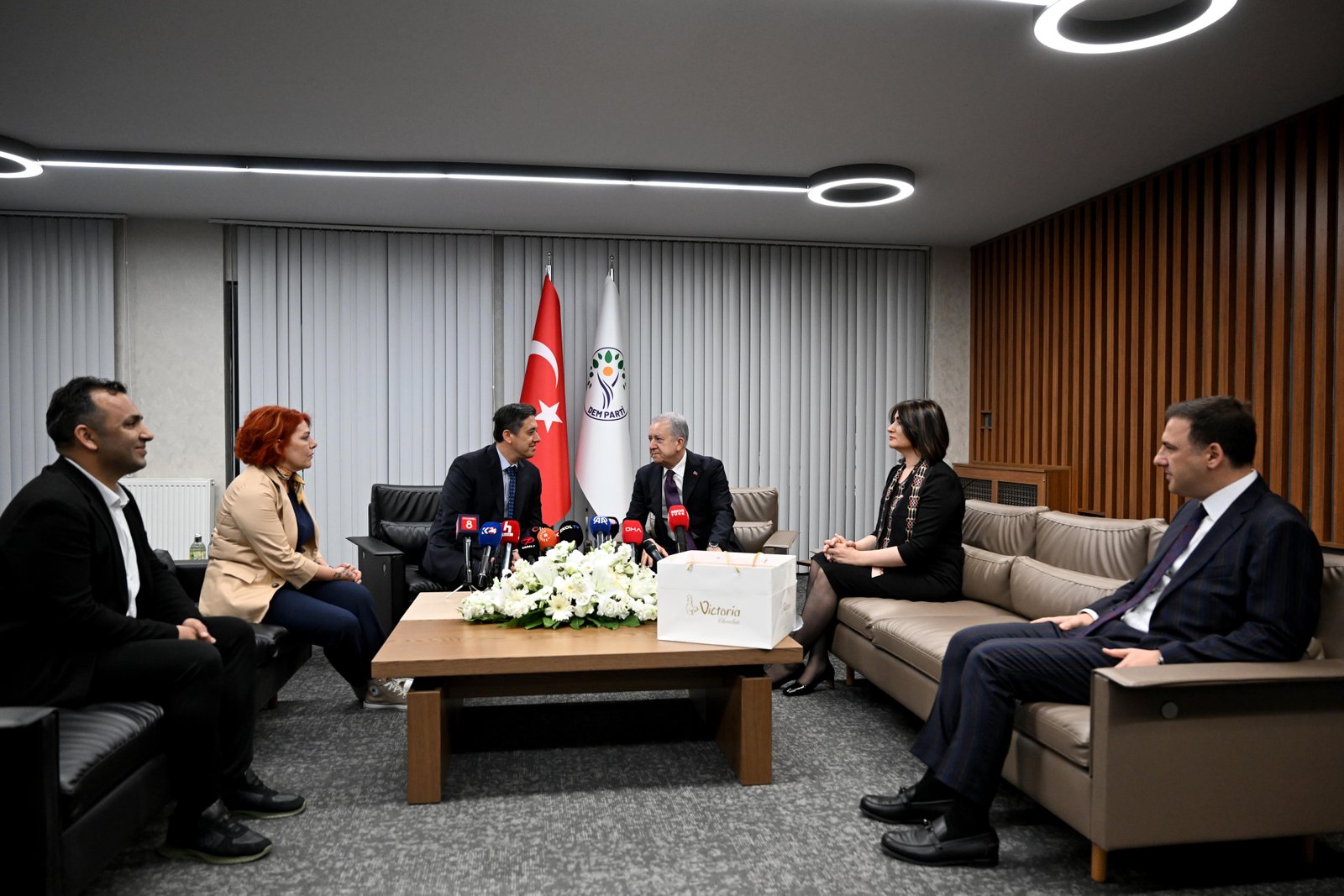 DEM Parti genel merkezinde siyasi partiler arası bayramlaşma