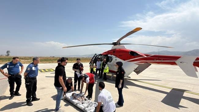 aa-20250725-38663791-38663790-musta-hasta-bebek-ambulans-helikopterle-elaziga-sevk-edildi-001.jpg