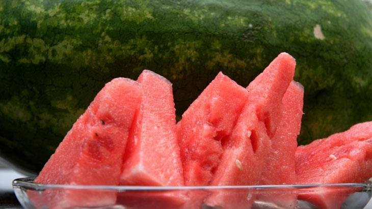 Donmuş karpuz mucizesi 2 gün sürenin cildi mermere dönüyor, nem bombası