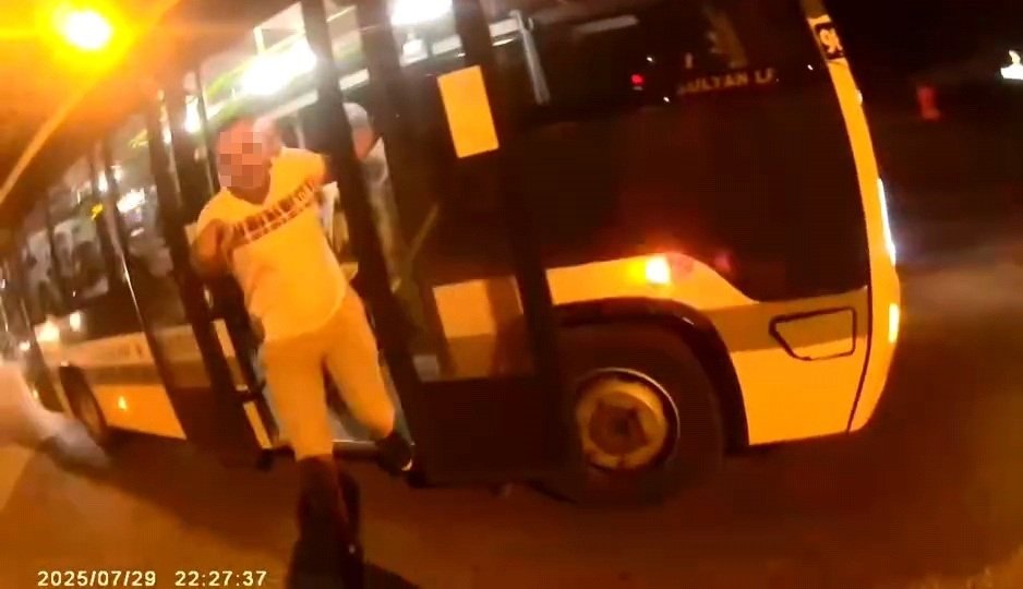 kullandigi-motosikletle-otobusle-refujun-841512-249455.jpg