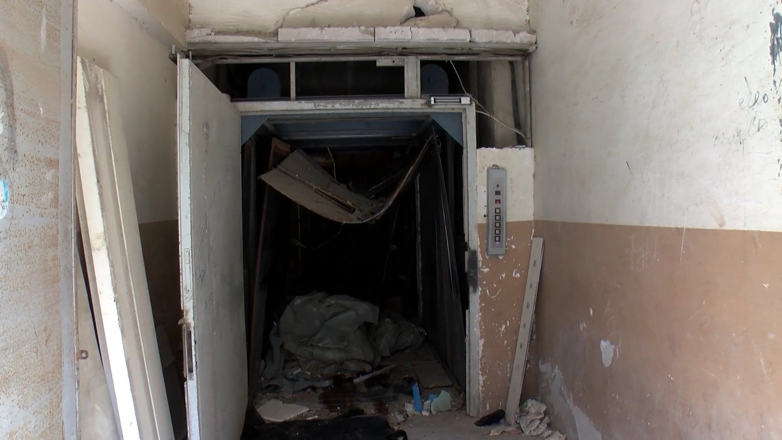 istanbul-umraniyede-yuk-asansoru-dust-842568-249804.jpg