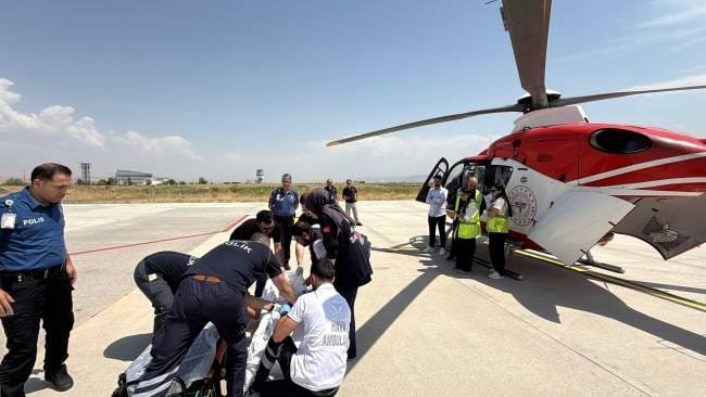 aa-20250725-38663791-38663789-musta-hasta-bebek-ambulans-helikopterle-elaziga-sevk-edildi-1-001.jpg