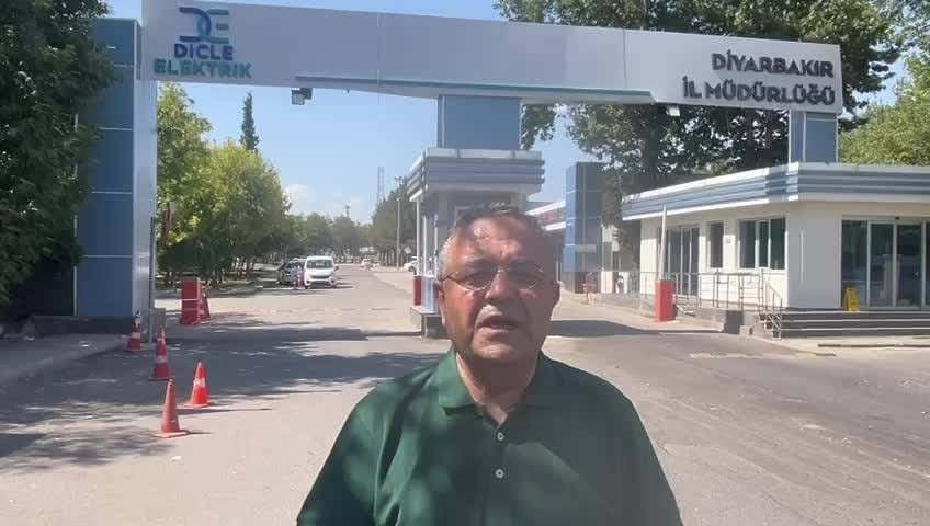 CHP'li Tanrıkulu DEDAŞ önünde konuştu: Her yerden kesinti ve arıza şikayetleri geliyor