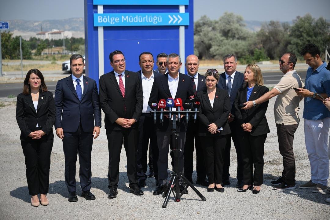 Eşi Didem Özel'in emekli maaşını açıkladı! Özgür Özel: 