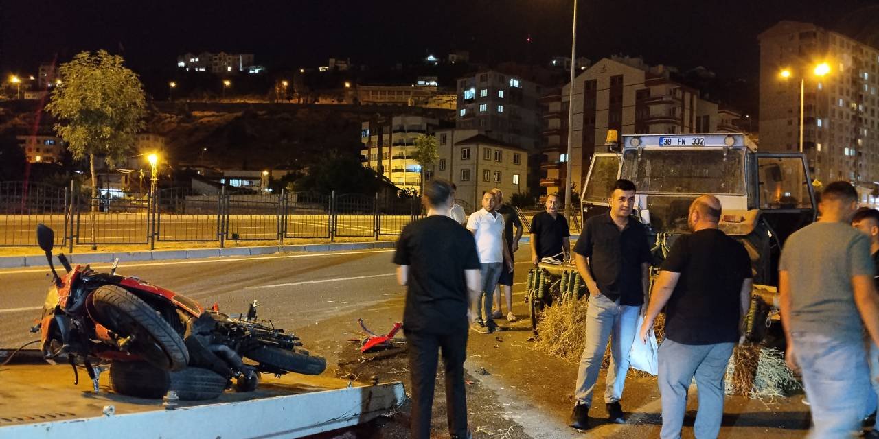traktore-arkadan-carpan-motosikletili-orada-can-verdi-3.jpg