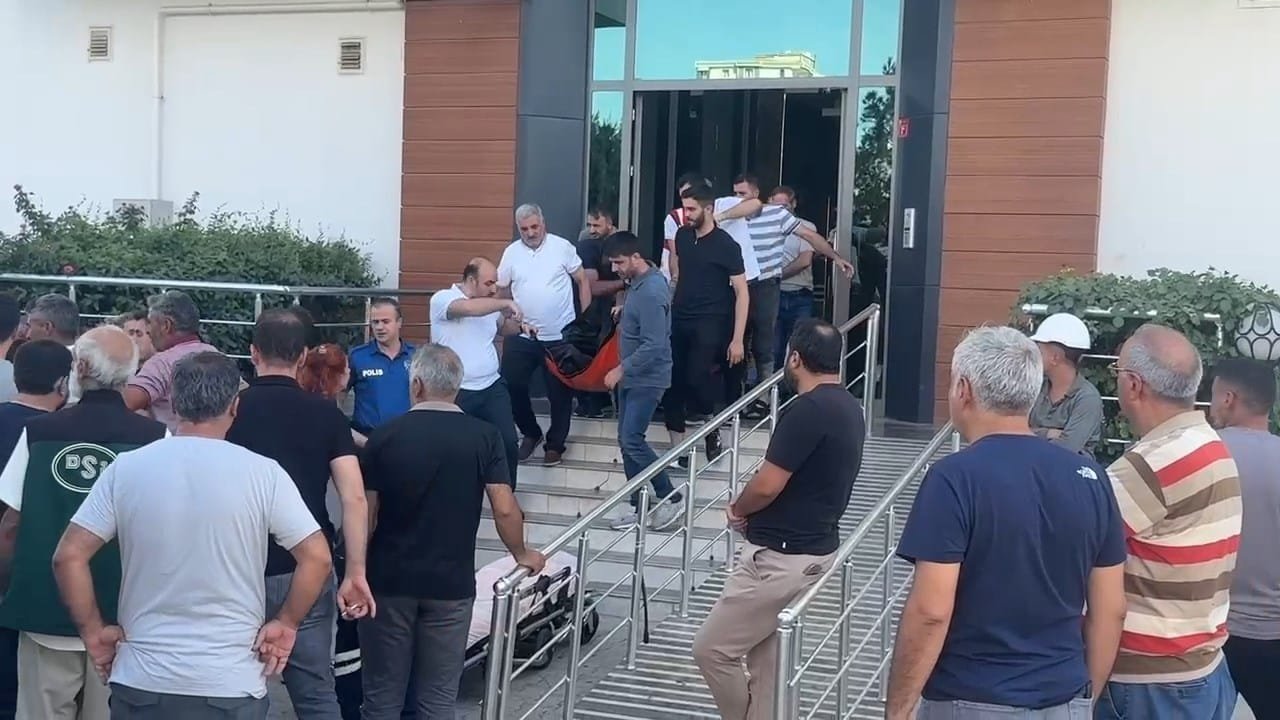 su-tahliye-etmek-isterken-akima-kapilan-848492-251600.jpg