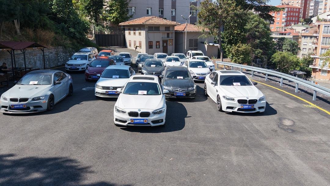 Ele geçirilen araçlar böyle sergilendi! İstanbul da milyonlarca liralık otomobil vurgunu: İstanbul Emniyet Müdürlüğü düğmeye bastı 5