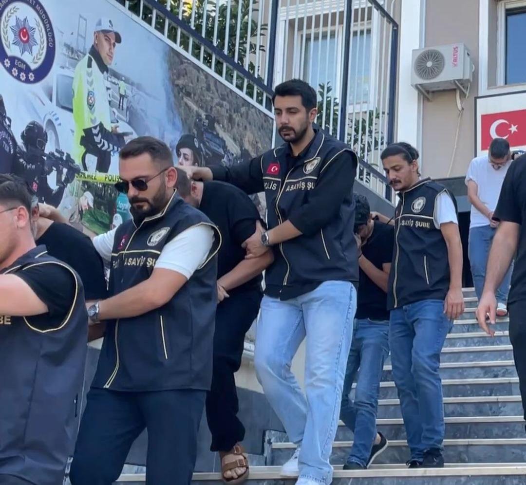 Ele geçirilen araçlar böyle sergilendi! İstanbul da milyonlarca liralık otomobil vurgunu: İstanbul Emniyet Müdürlüğü düğmeye bastı 11