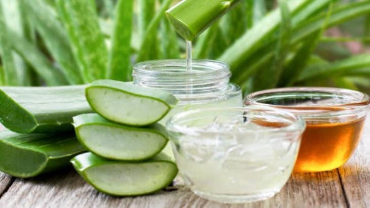 ALOE VERA TOZUNUN SAÇA UYGULANMASI