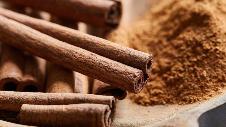 Dudakları dolgunlaştırıp besliyor Evdeki 2 malzeme yeterli, doğal formül