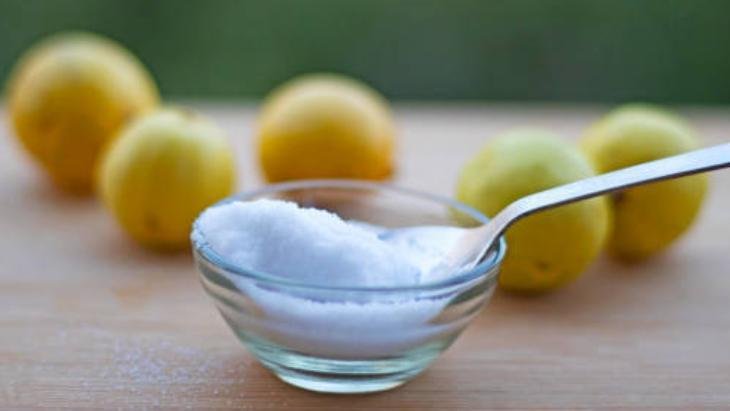 Çıt çıt kırılan tırnaklara son Yarım limonun suyuyla karıştırıp ovun, 10 dakika yeterli